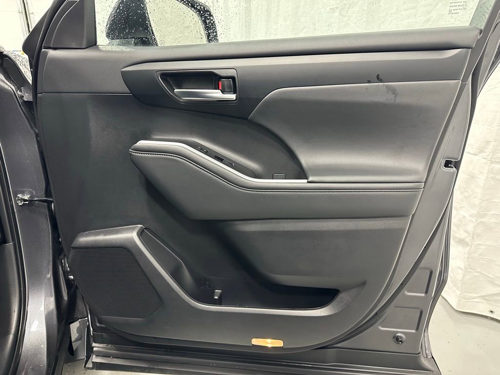 Used 2025 Toyota Highlander XLE image 64