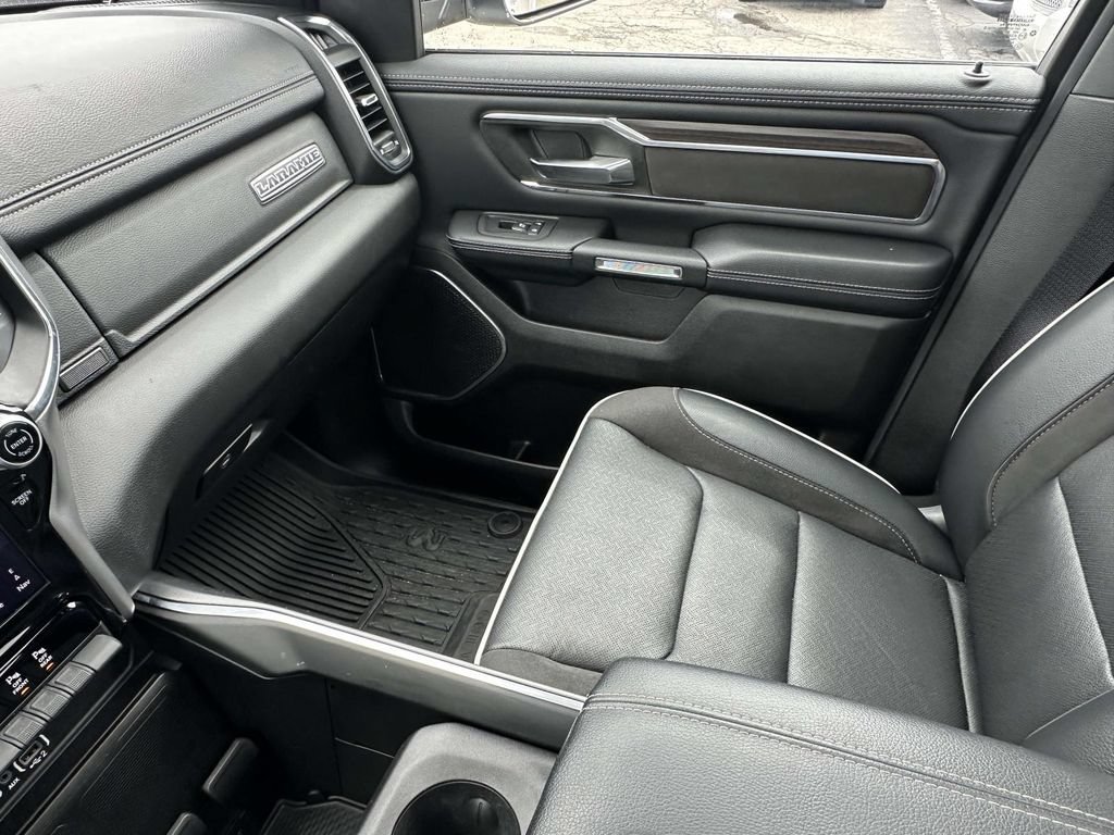 Used 2025 RAM 1500 Laramie w/ Sport Appearance Package AWD/4WD image 32