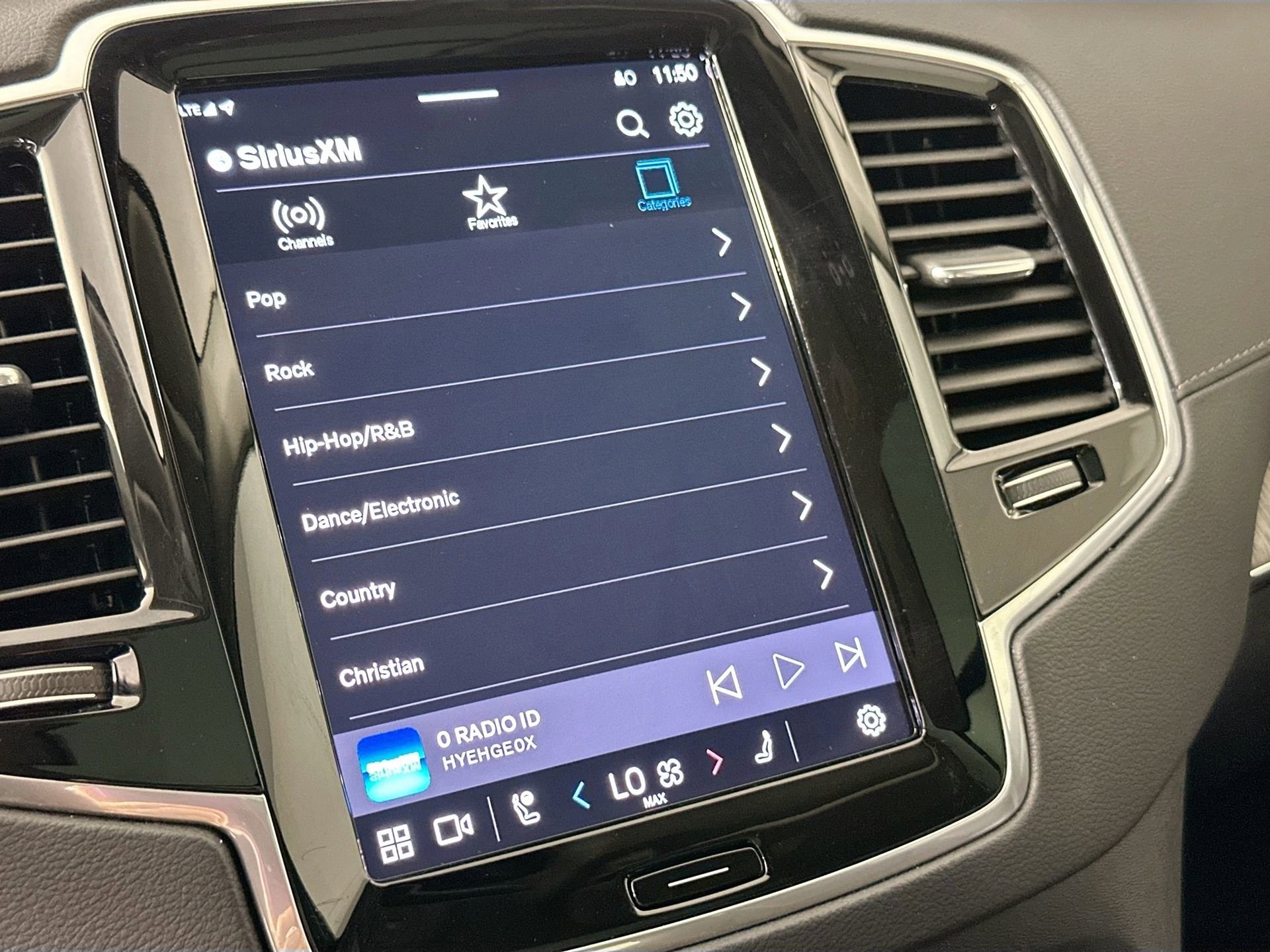 Certified 2023 Volvo XC90 B6 Ultimate w/ Protection Package Premier image 15