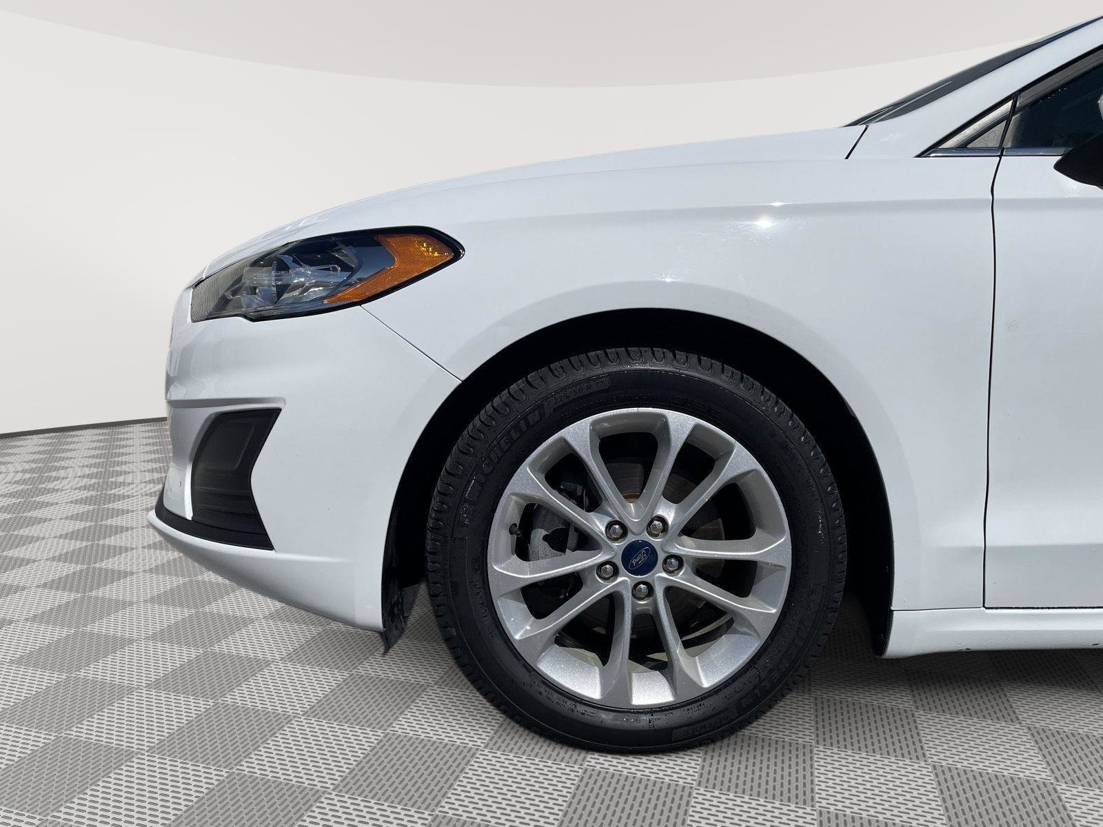 Used 2020 Ford Fusion SE image 14