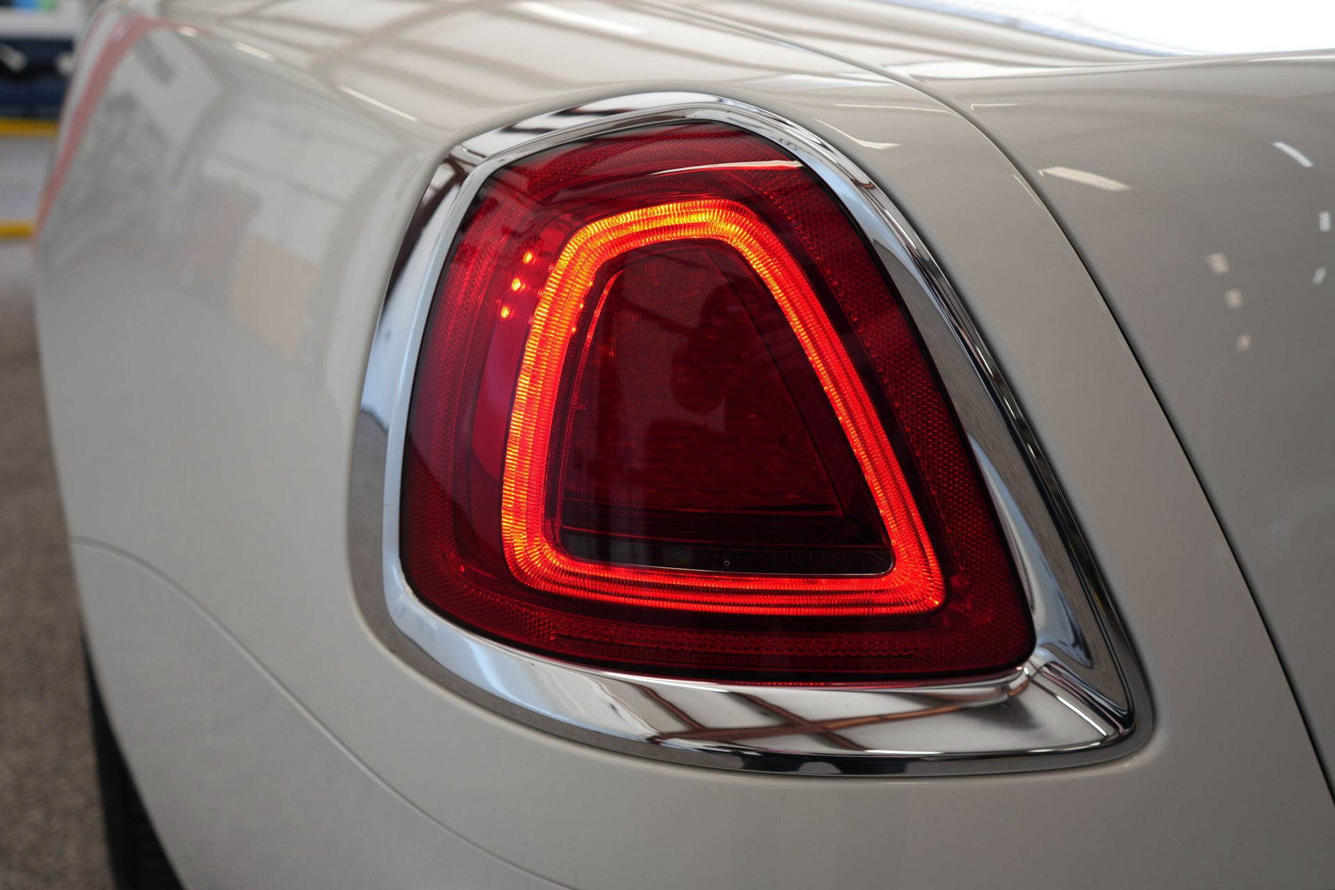 Used 2017 Rolls-Royce Dawn image 38