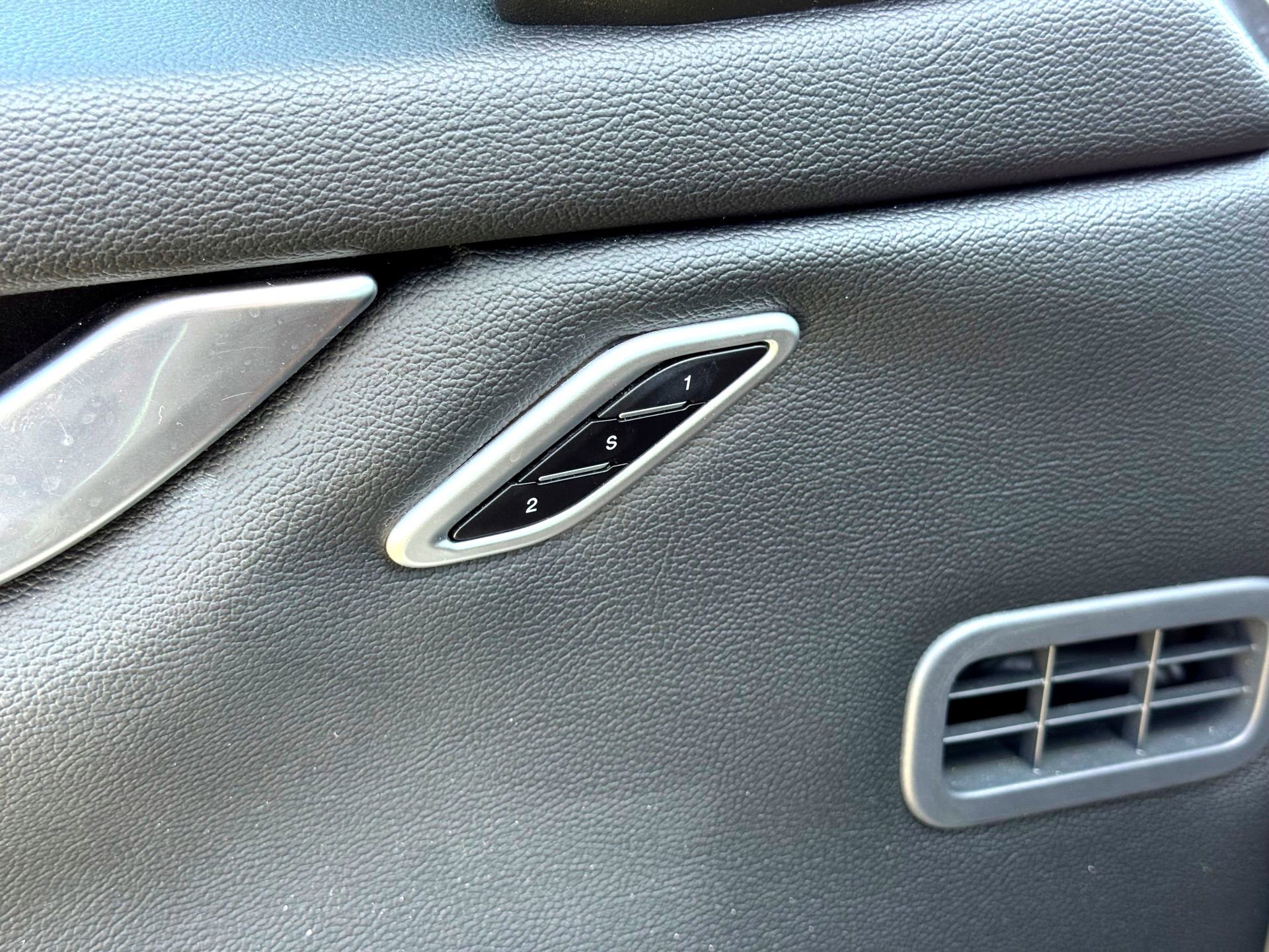 Used 2017 Maserati Ghibli image 19