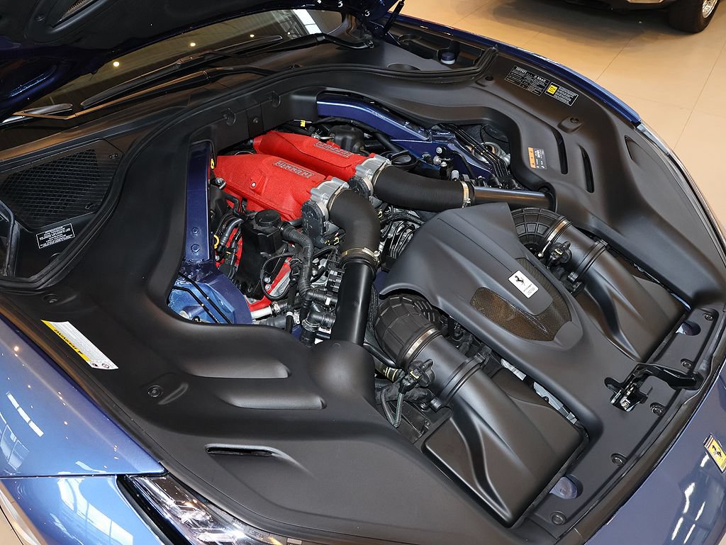 Certified 2020 Ferrari Portofino RWD image 98