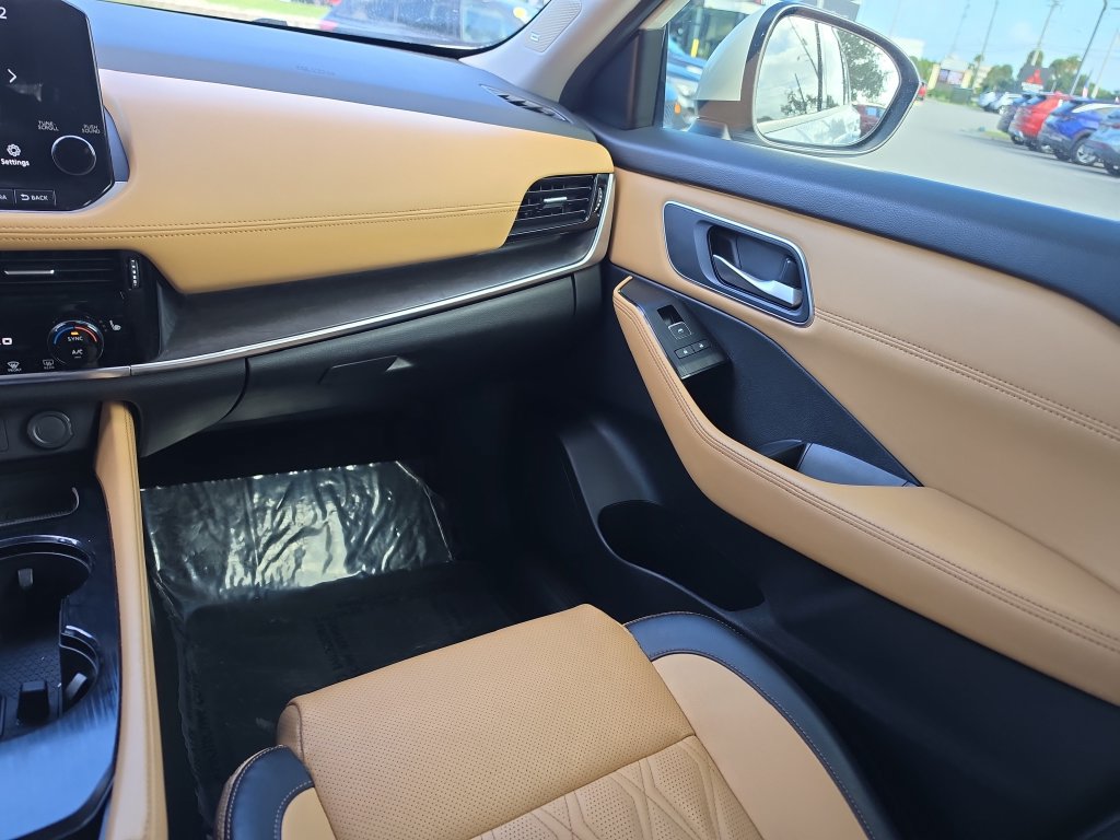 Used 2021 Nissan Rogue Platinum FWD image 12