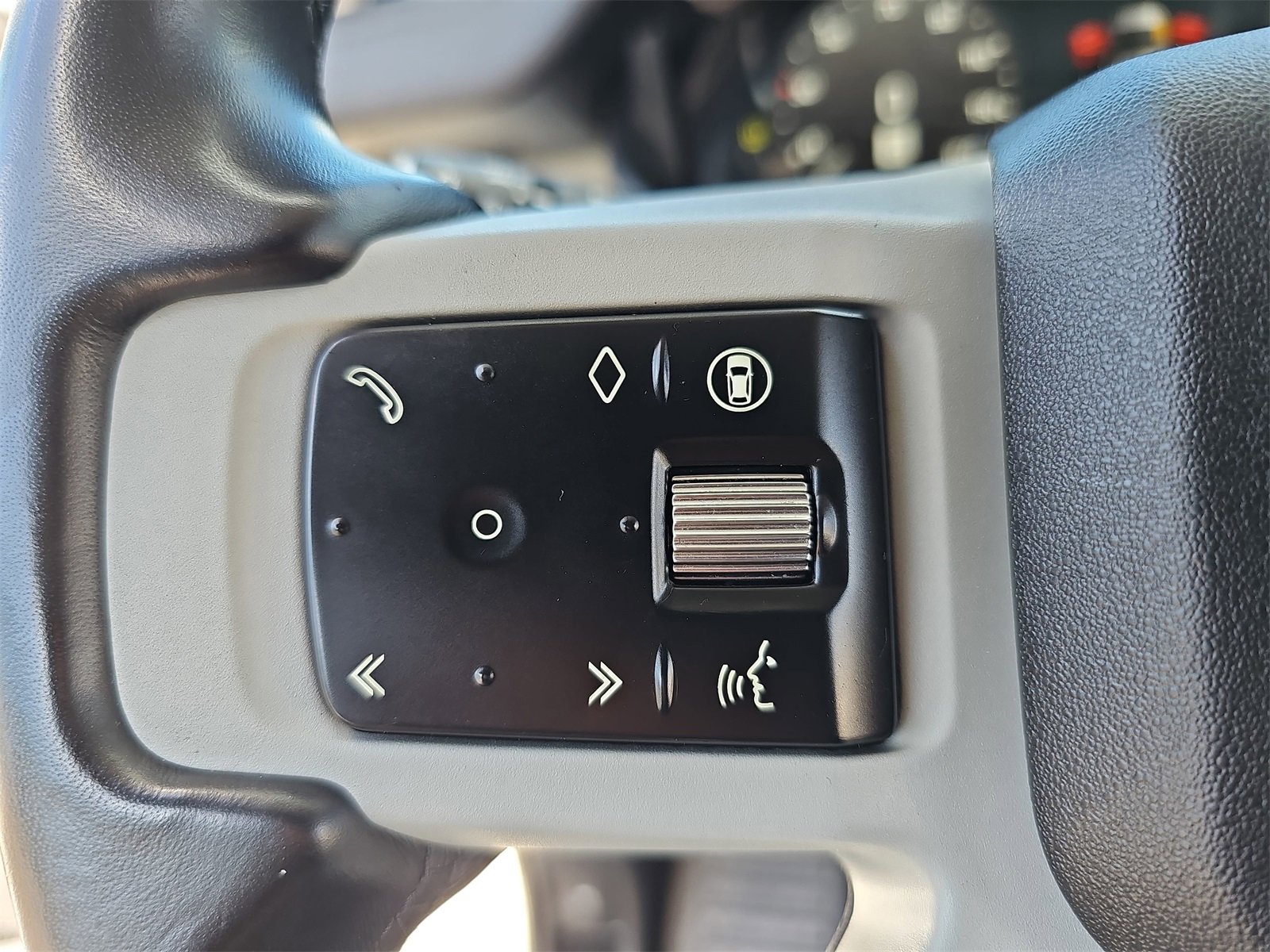 Used 2024 Land Rover Defender 90 S image 15