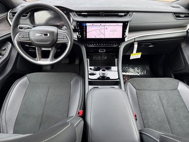 New 2026 Jeep Grand Cherokee Altitude image 16