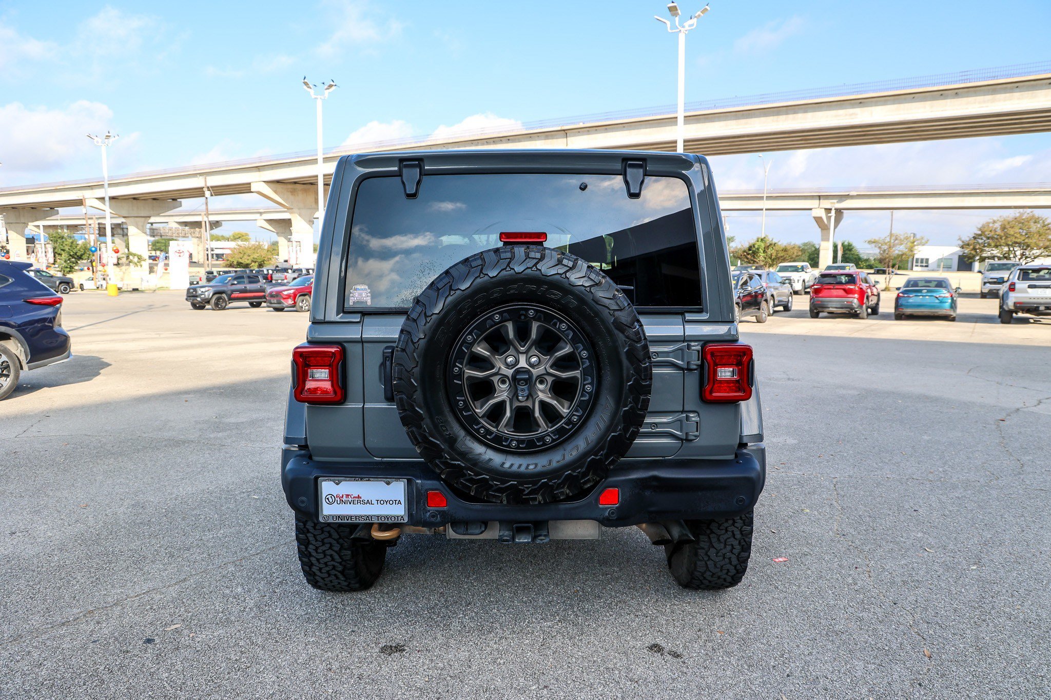Used 2022 Jeep Wrangler Unlimited Rubicon w/ Trailer Tow Package AWD/4WD image 9
