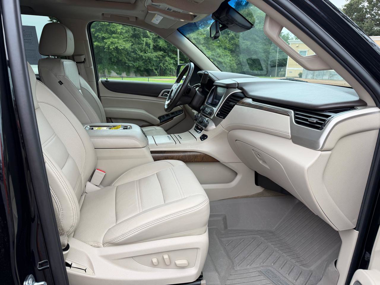 Used 2018 GMC Yukon Denali w/ Denali Ultimate Package AWD/4WD image 15