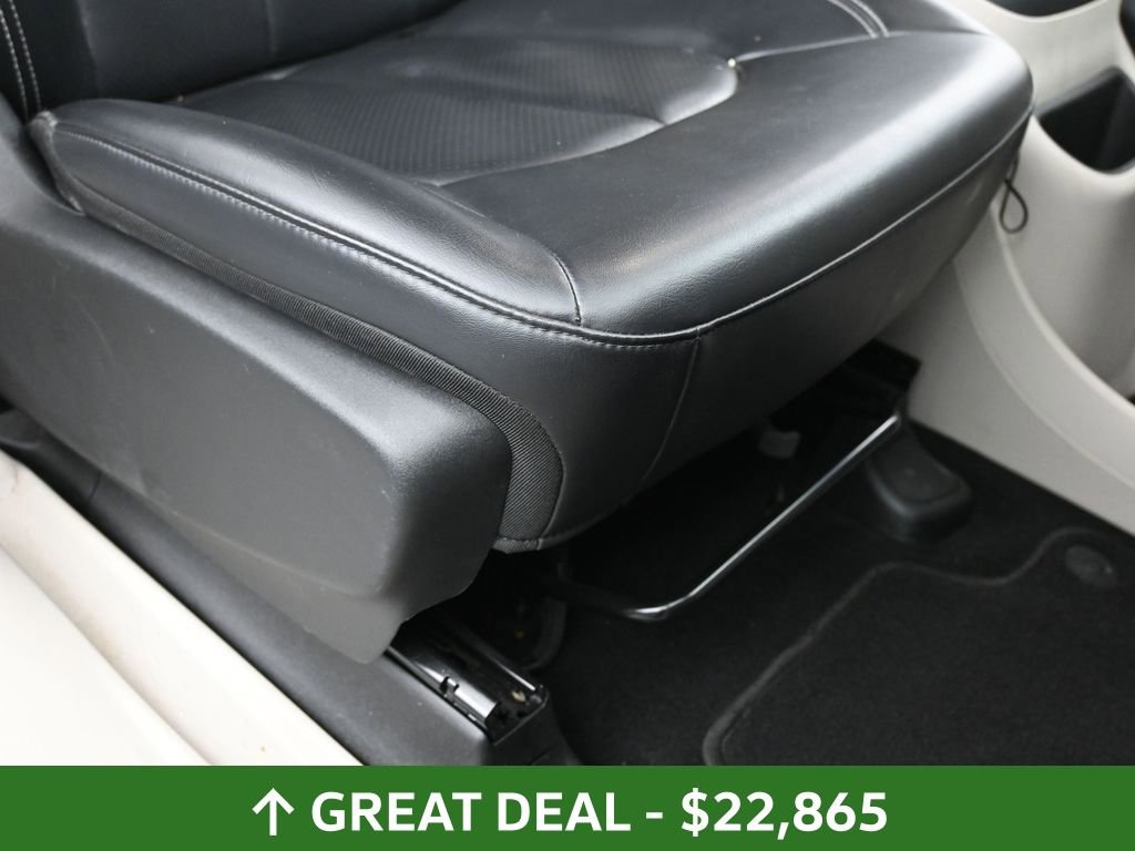 Used 2023 Chrysler Pacifica Touring-L image 31