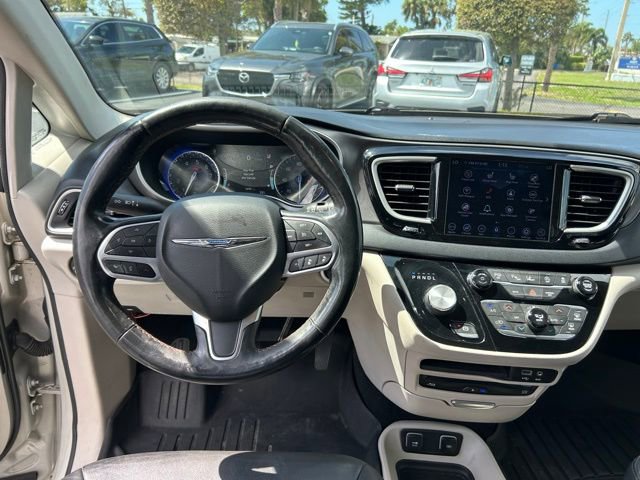 Used 2020 Chrysler Pacifica Touring-L Plus image 16