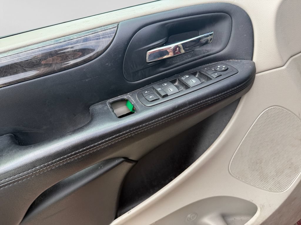 Used 2011 Dodge Grand Caravan Crew w/ Entertainment Group 1 FWD image 20