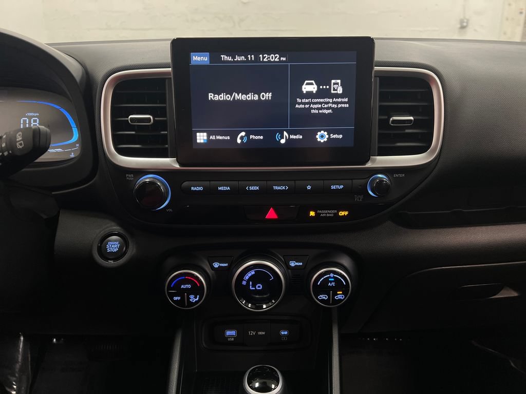 Used 2025 Hyundai Venue SEL FWD image 19