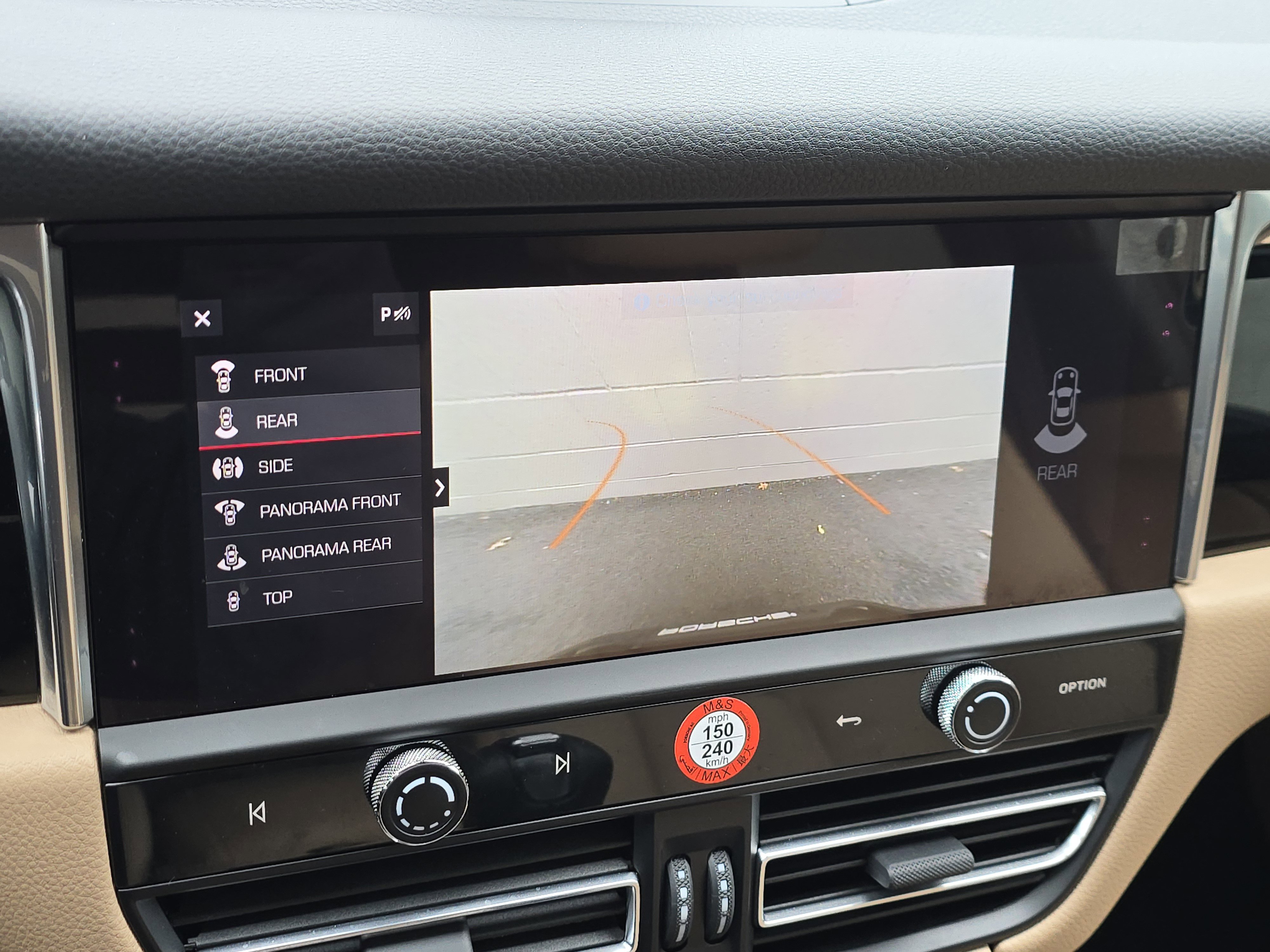 Certified 2025 Porsche Macan image 12