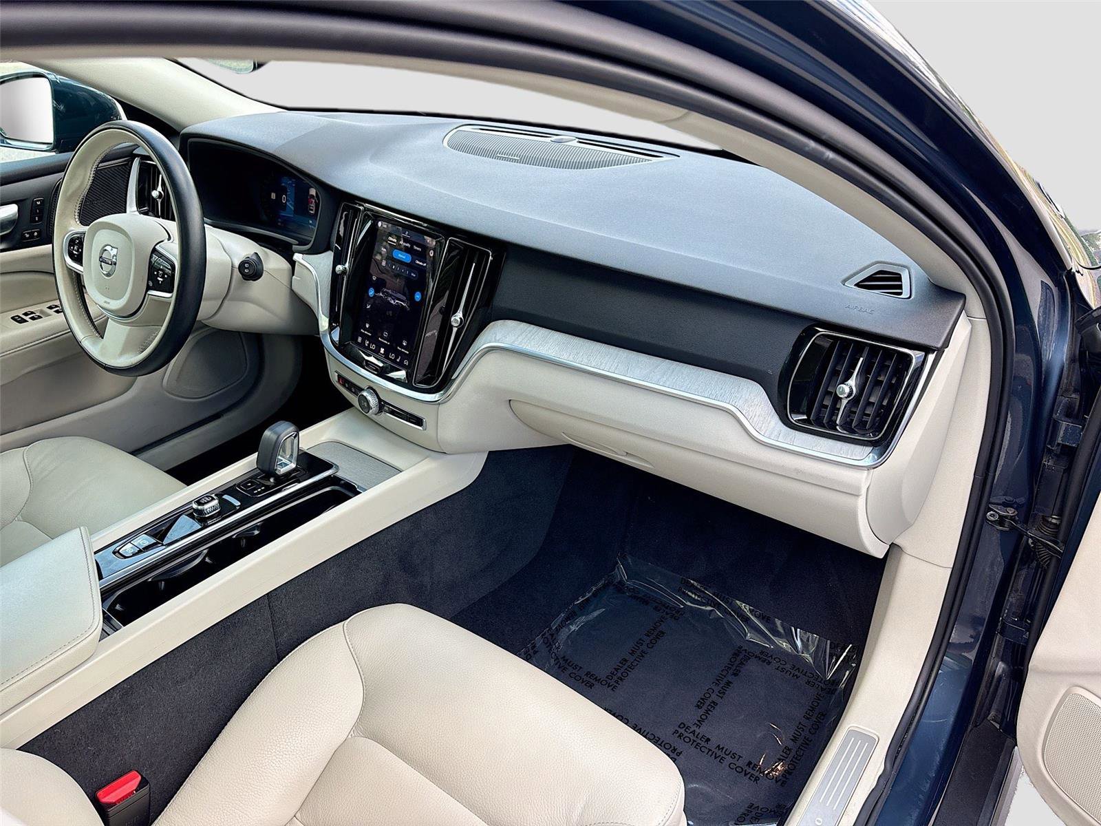 Used 2025 Volvo V60 B5 Cross Country Plus image 30