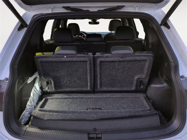 Used 2024 Volkswagen Tiguan SE R-Line image 29