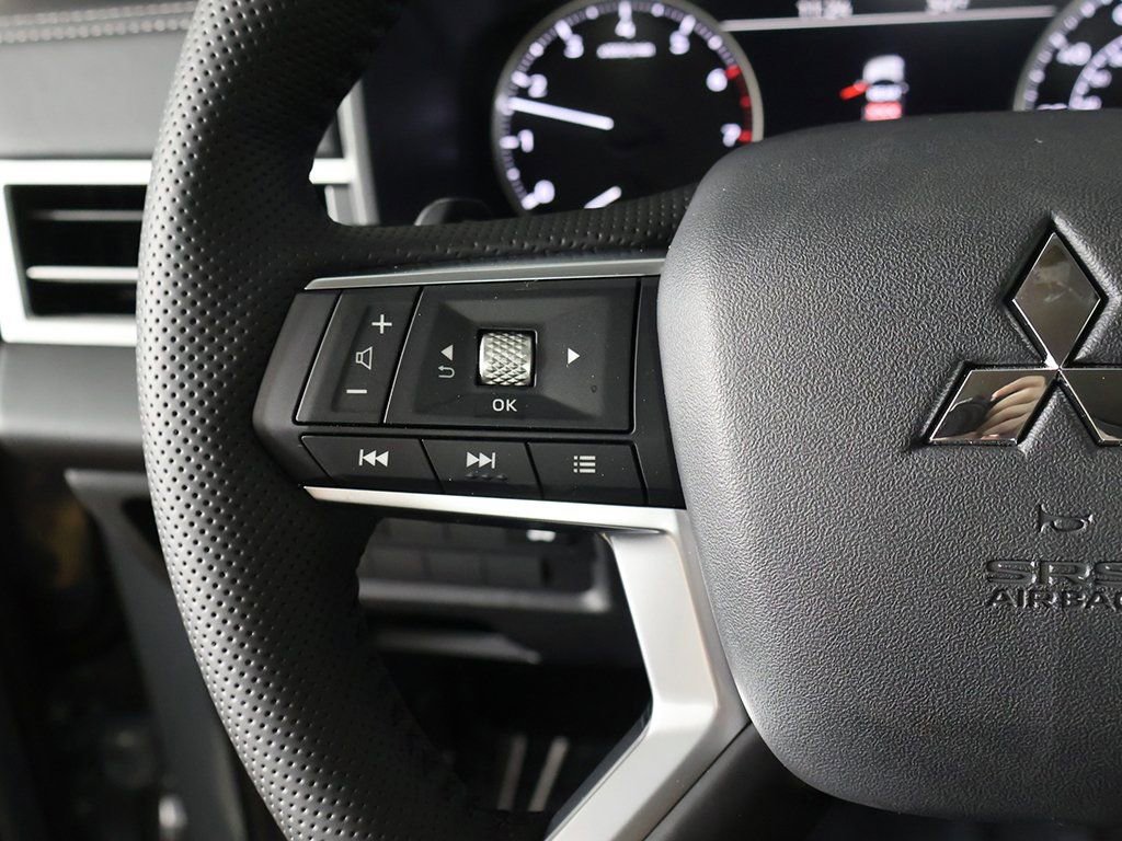 New 2026 Mitsubishi Outlander SE image 44