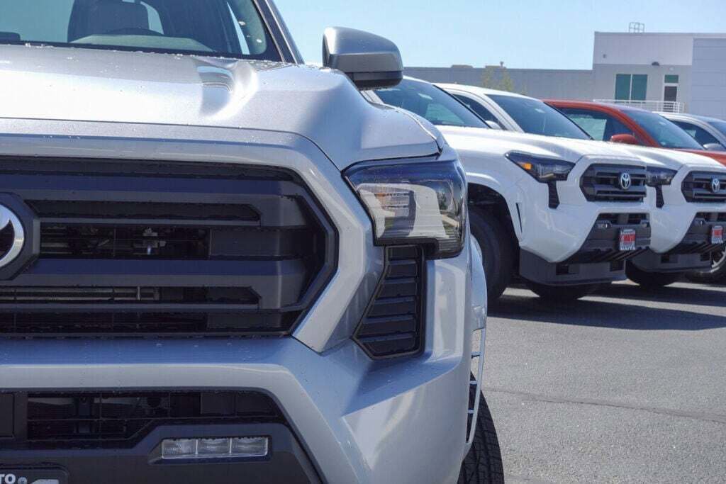 New 2025 Toyota Tacoma SR5 image 3