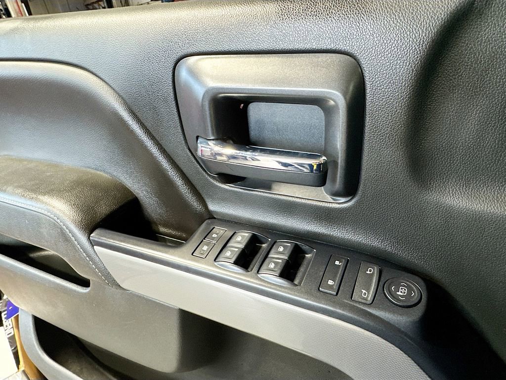 Used 2018 Chevrolet Silverado 1500 LT w/ All Star Edition AWD/4WD image 18