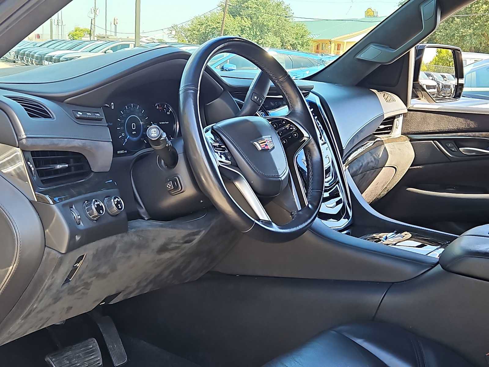 Used 2017 Cadillac Escalade Platinum AWD/4WD image 2