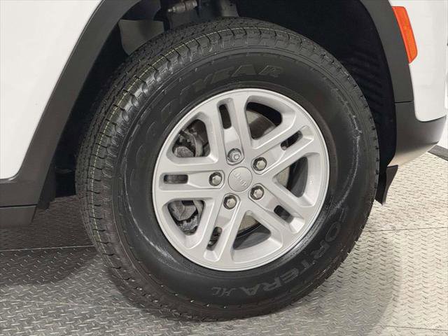 Certified 2023 Jeep Grand Cherokee Laredo image 8