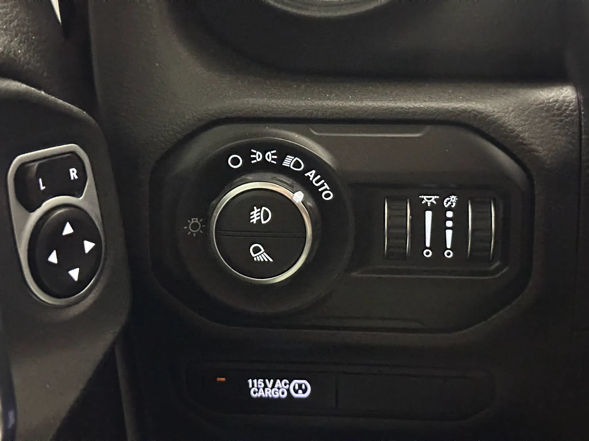 Used 2020 Jeep Gladiator Rubicon AWD/4WD image 32