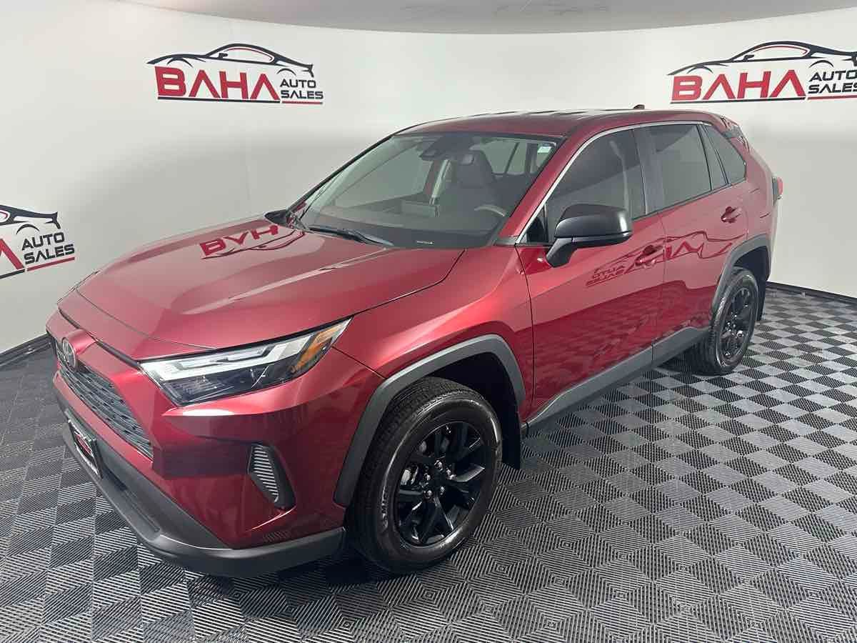 Used 2024 Toyota RAV4 LE FWD image 2