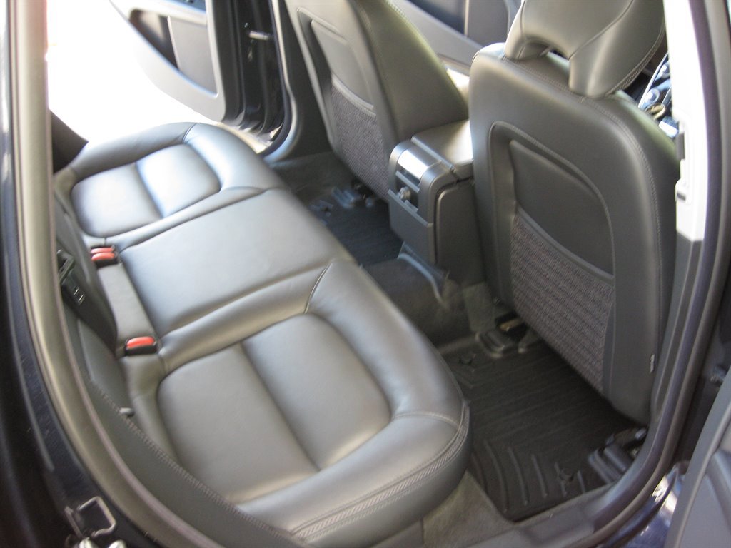 Used 2016 Volvo XC70 T5 Premier w/ Proximity Package FWD image 34