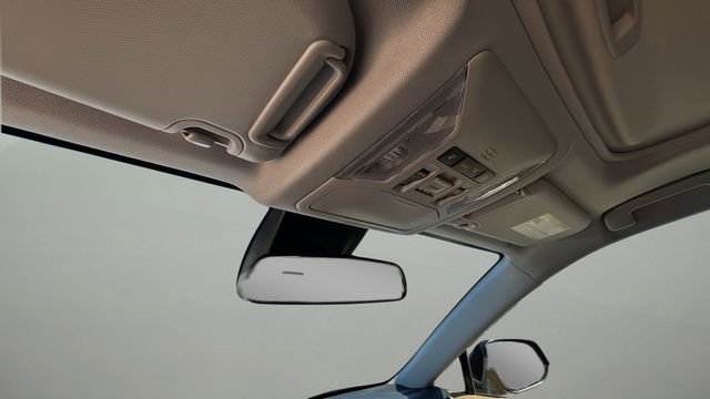 Used 2021 Toyota RAV4 XLE Premium image 28