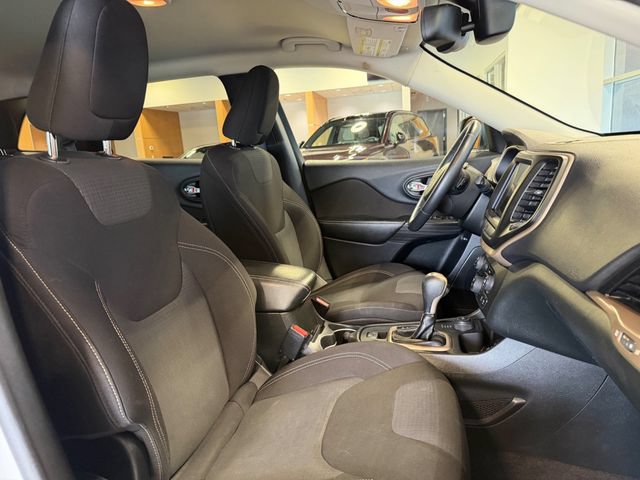 Used 2015 Jeep Cherokee Latitude w/ Comfort/Convenience Group AWD/4WD image 23