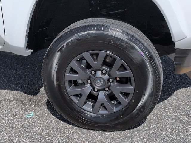 Certified 2022 Toyota Tacoma SR5 AWD/4WD image 11