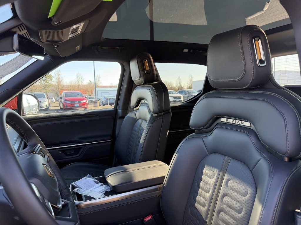 Used 2025 Rivian R1T Adventure image 17