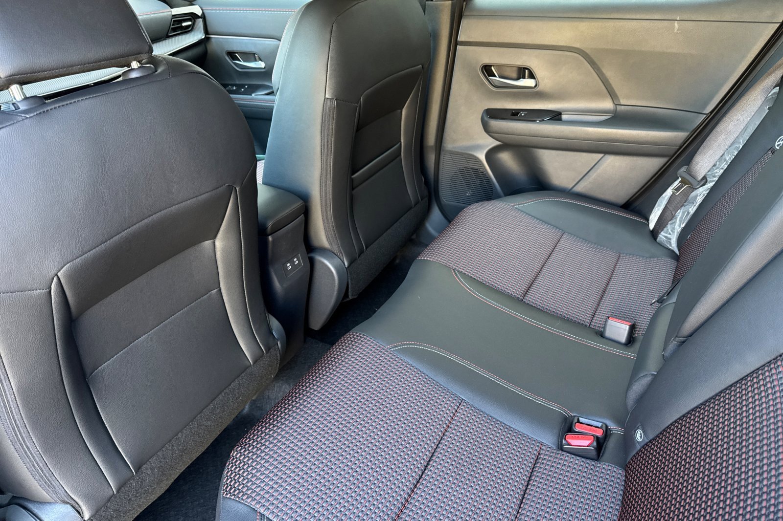 New 2026 Nissan Kicks SR w/ Cold Weather Package image 29