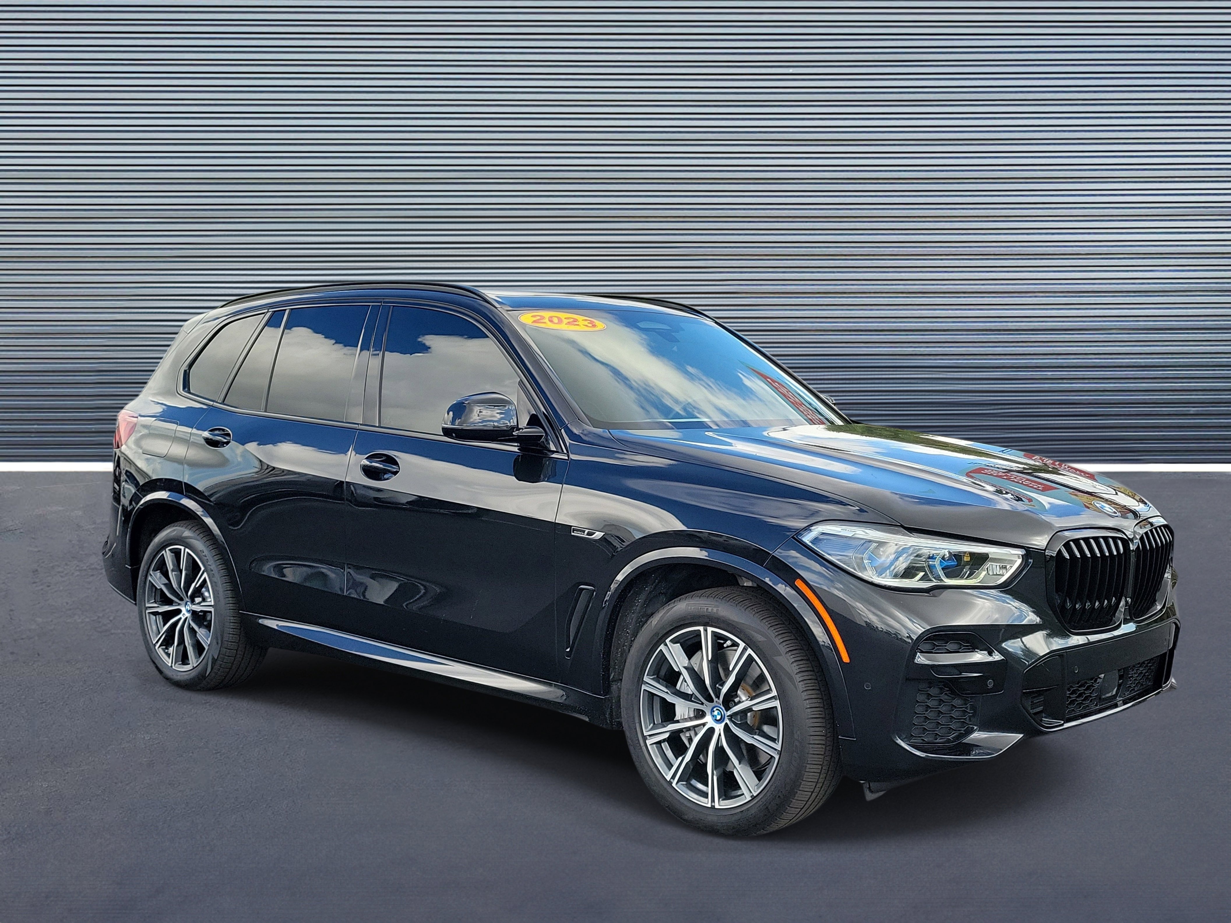 Used 2023 BMW X5 xDrive45e w/ Executive Package AWD/4WD image 2