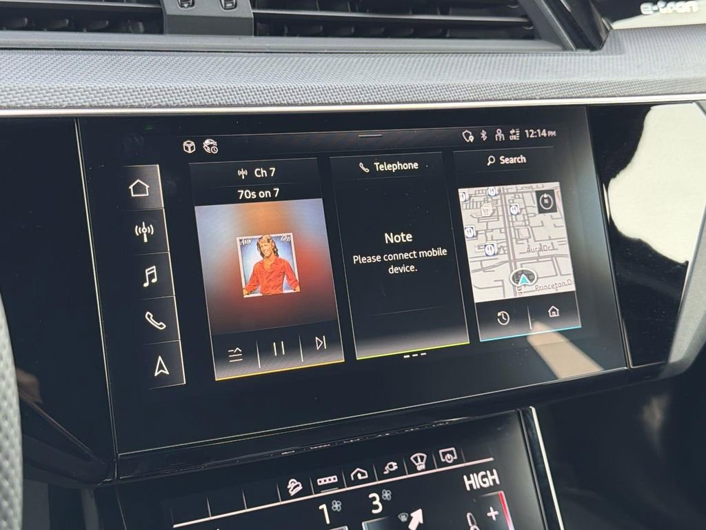 Used 2022 Audi e-tron S Prestige w/ Prestige Package image 16