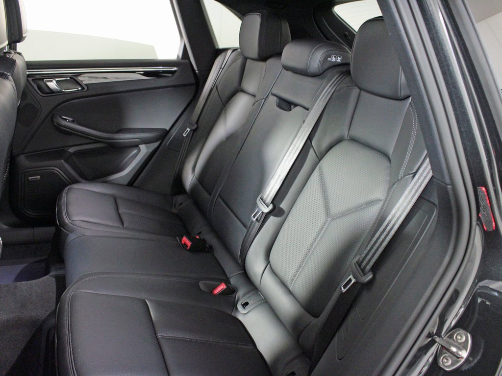 Used 2025 Porsche Macan image 33