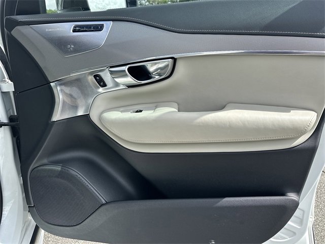 Used 2020 Volvo XC90 T6 R-Design w/ Protection Package Premier image 13