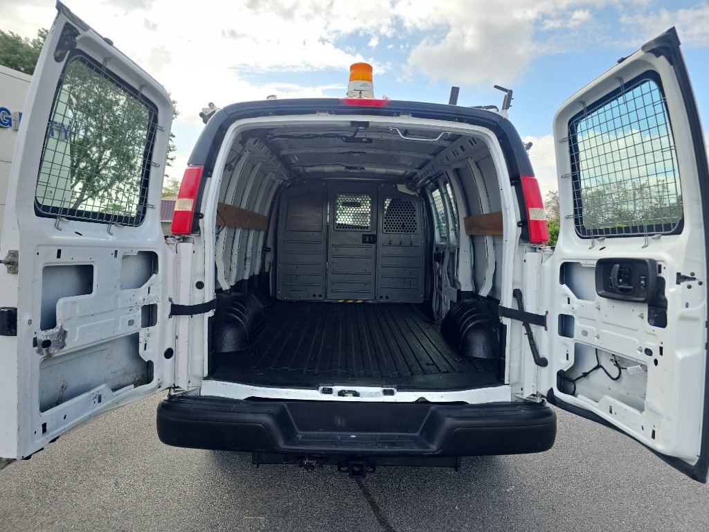 Used 2015 Chevrolet Express 2500 RWD image 9