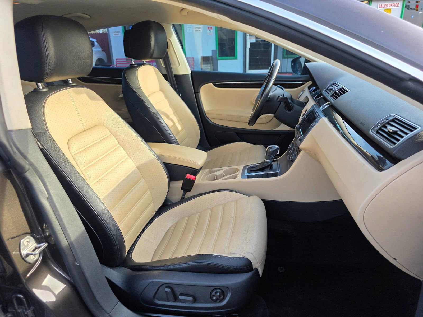 Used 2017 Volkswagen CC Sport image 9