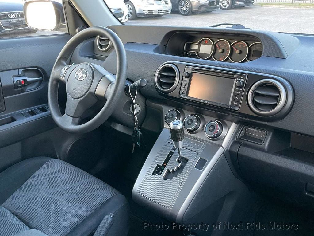 Used 2014 Scion xB FWD image 17