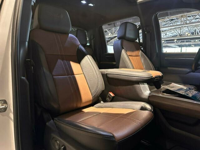 Used 2024 Chevrolet Silverado 3500 High Country w/ High Country Premium Package AWD/4WD image 26