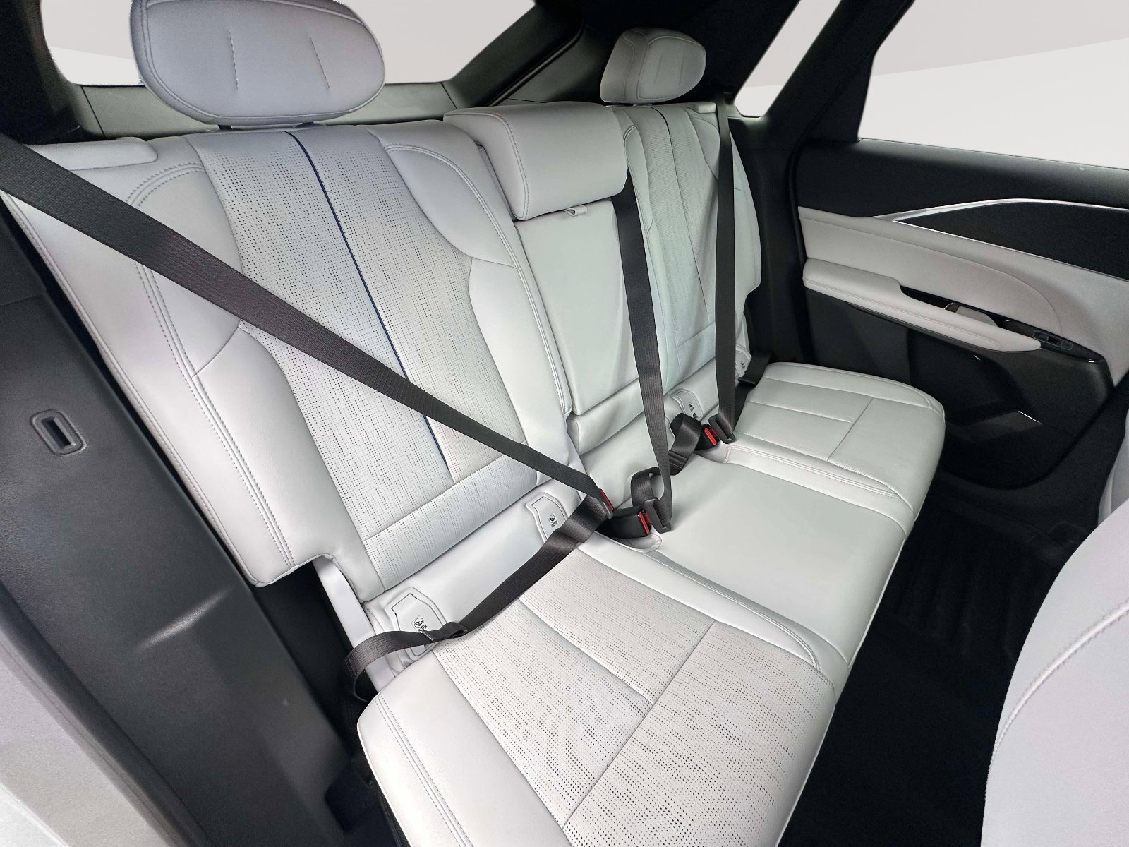 Certified 2024 Cadillac Lyriq Luxury image 30