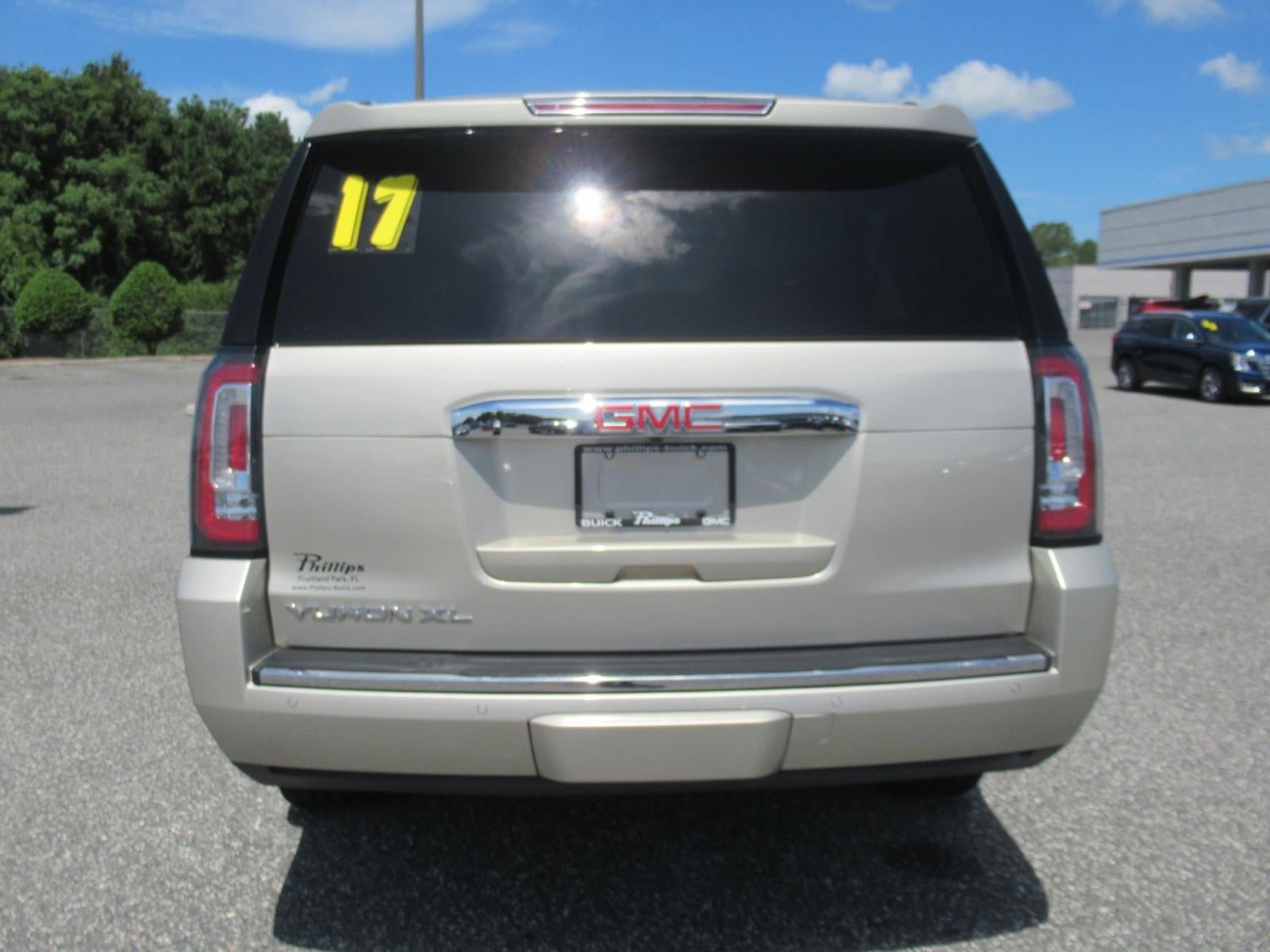 Used 2017 GMC Yukon XL Denali RWD image 6
