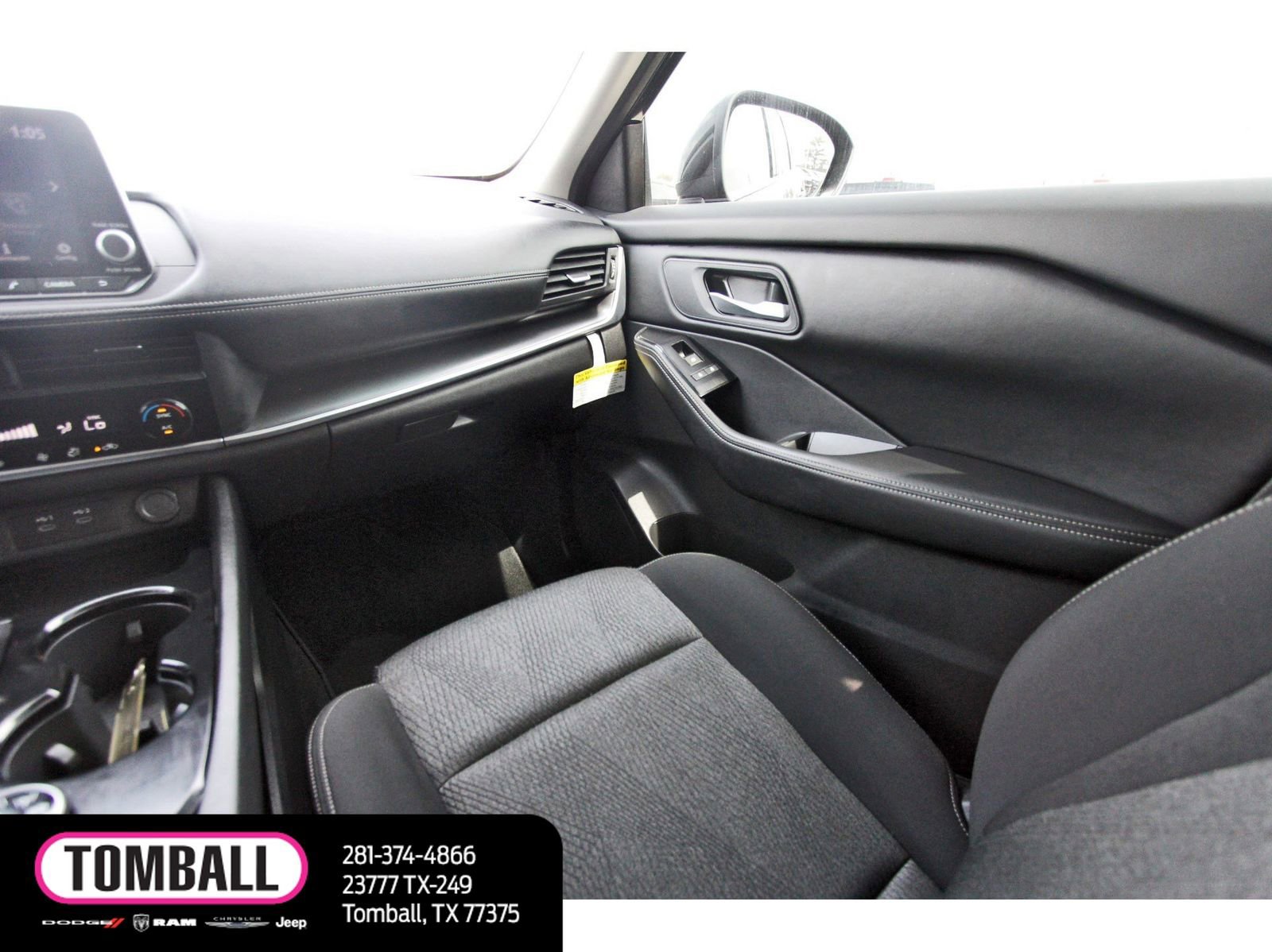 Used 2024 Nissan Rogue SV image 11