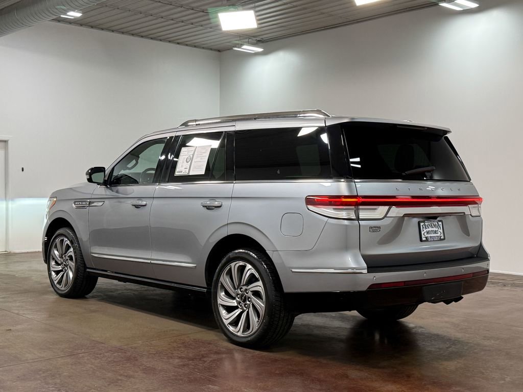 Used 2023 Lincoln Navigator Reserve image 26
