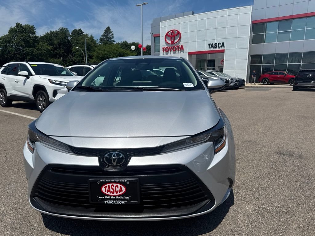 Used 2026 Toyota Corolla LE w/ LE Premium Package FWD image 2