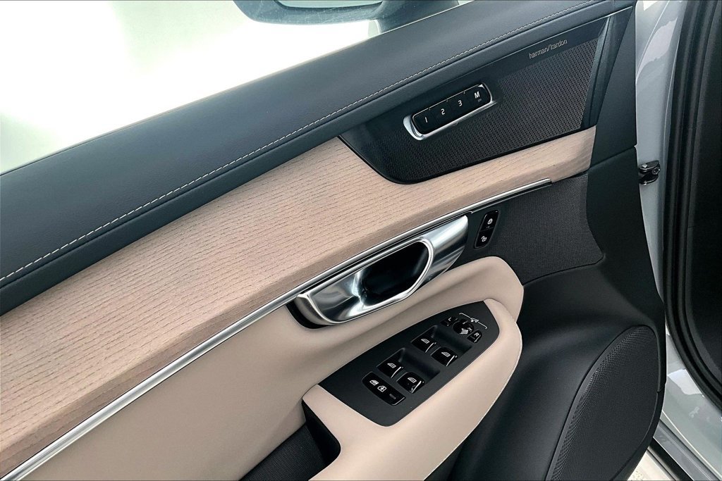 New 2026 Volvo XC90 T8 Plus w/ Protection Package Premier AWD/4WD image 22