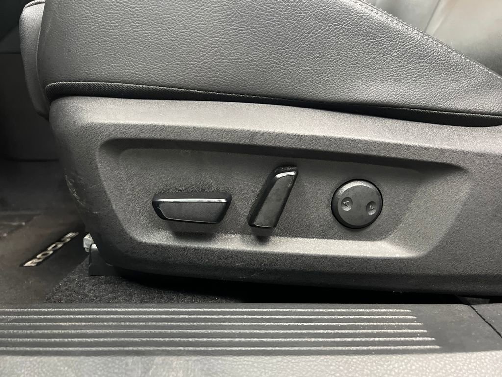 Used 2025 Nissan Rogue SL image 10