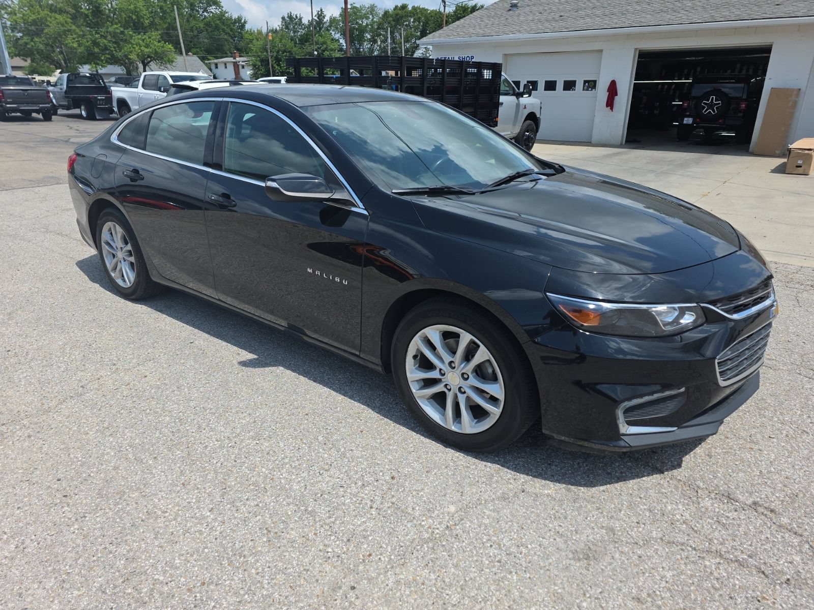 Used 2018 Chevrolet Malibu LT FWD image 3