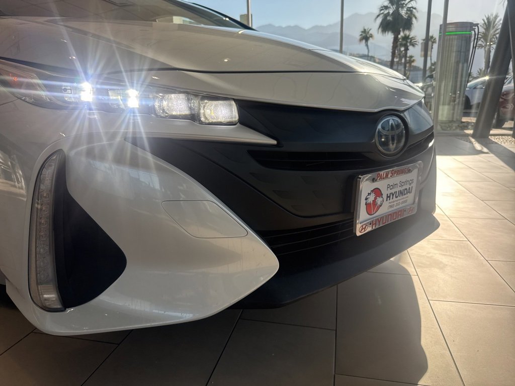 Used 2022 Toyota Prius Prime XLE image 4