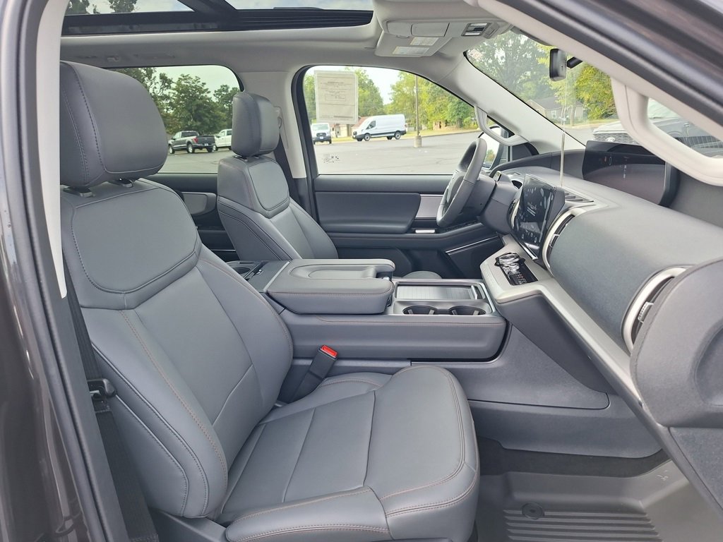 New 2025 Ford Expedition Active image 17